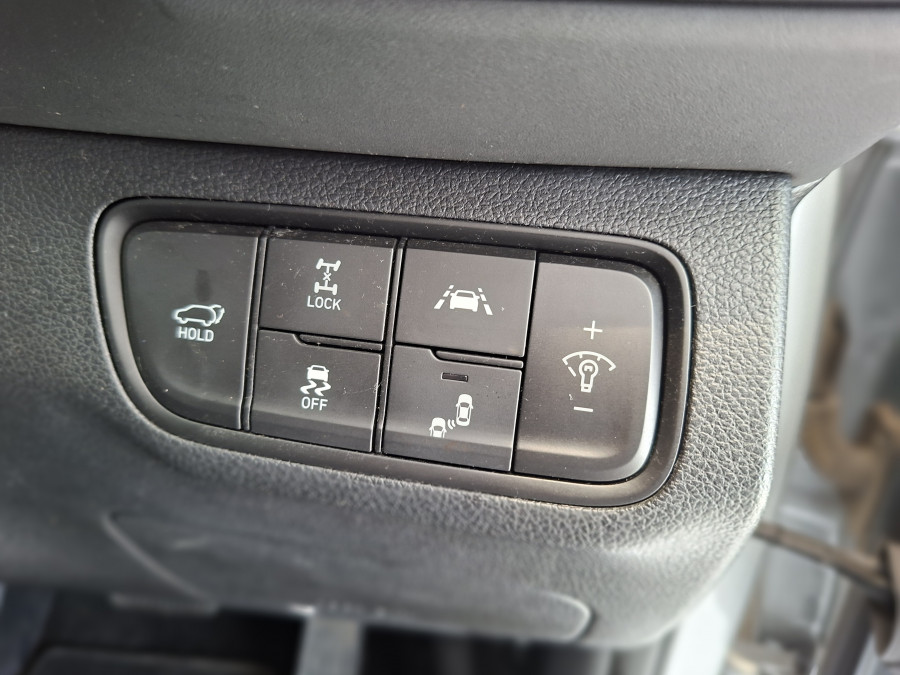 2018 Hyundai Santa Fe DM5 Series II Highlander SUV Image 16