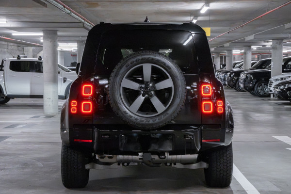 2026 Land Rover Defender L663 110 D350 X-Dynamic SE SUV image 5