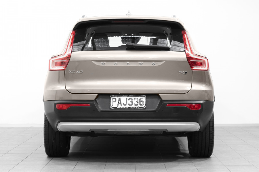 2022 Volvo XC40 T4 Inscription Petrol AWD SUV Image 6