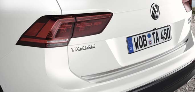 Tailgate protective strip