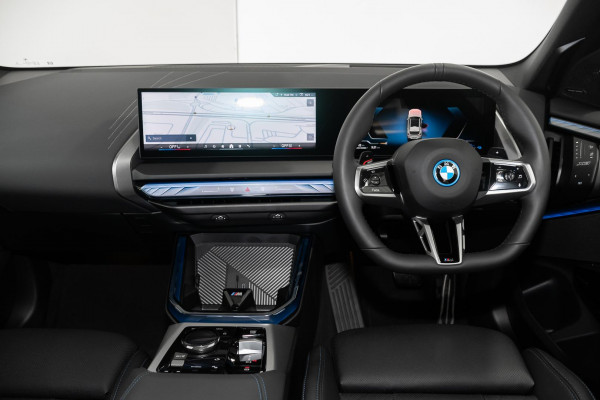 2025 BMW X3 G45 30e xDrive SUV image 7