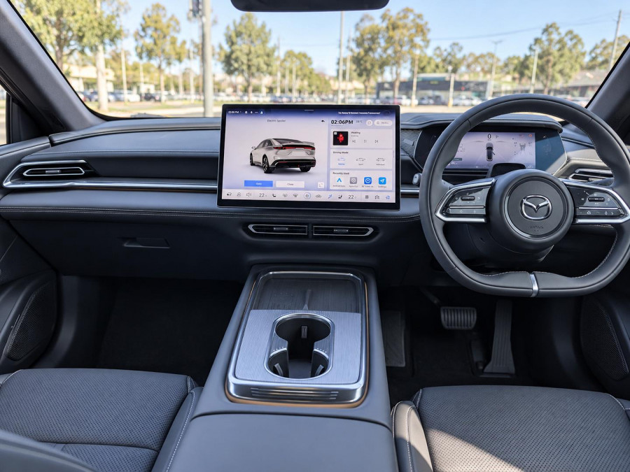 2026 Mazda 6e  GT Hatch Image 30