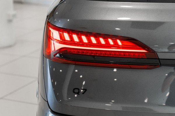 2025 Audi Q7 4M 50 TDI S line SUV image 26