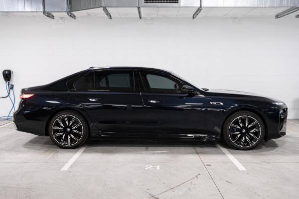 2024 BMW i7 G70 M70 xDrive Sedan image 5