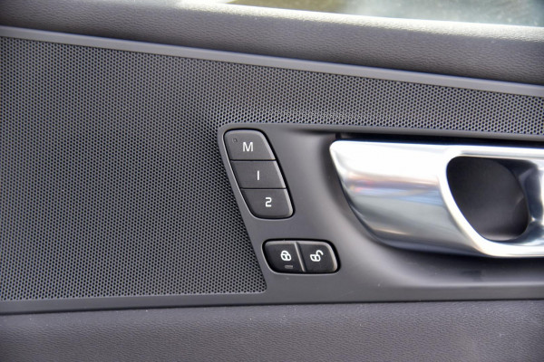 2025 Volvo XC60 UZ Plus T8 Plug-in Hybrid SUV Image 15