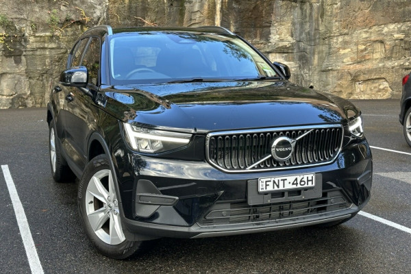 2025 Volvo XC40 XZ Plus B4 SUV Image 3