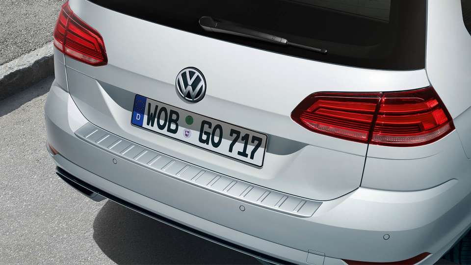 Loading sill protection plate