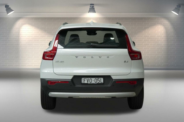 2025 Volvo XC40 XZ Plus B4 Special Edition SUV Image 18