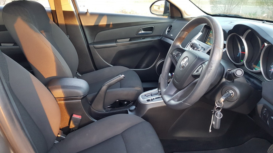 2015 MY16 Holden Cruze JH Series II Equipe Hatch Image 14