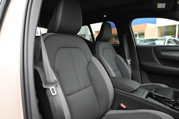 2026 Volvo EX40  Ultra Single Motor Extended Range SUV Image 18