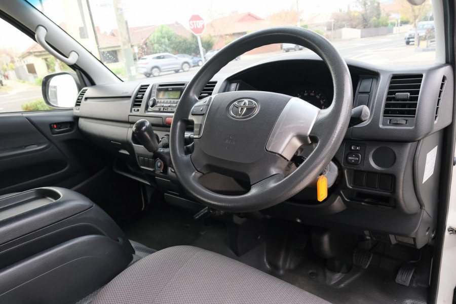 2015 Toyota HiAce KDH  Van Image 7