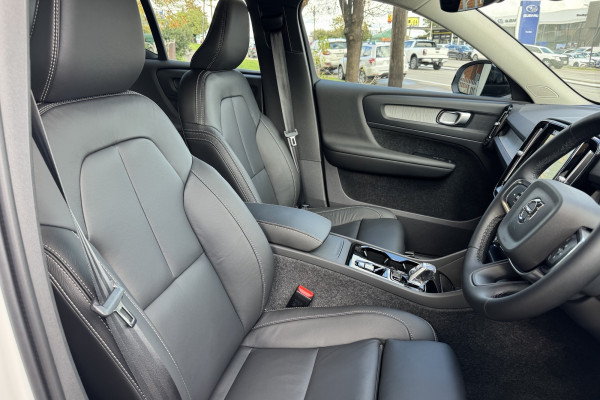 2026 Volvo XC40 XZ Ultra B4 Dark SUV Image 13