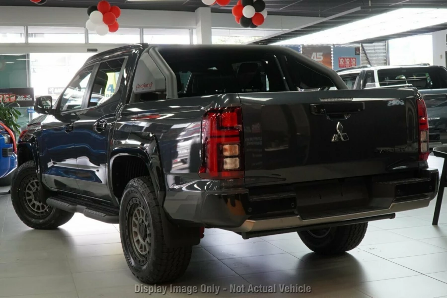 2026 Mitsubishi Triton MV Raider Ute Image 3