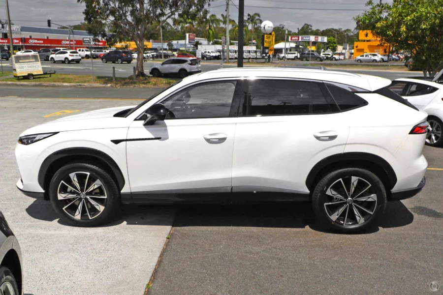 2025 MG HS AS33 Essence SUV Image 3