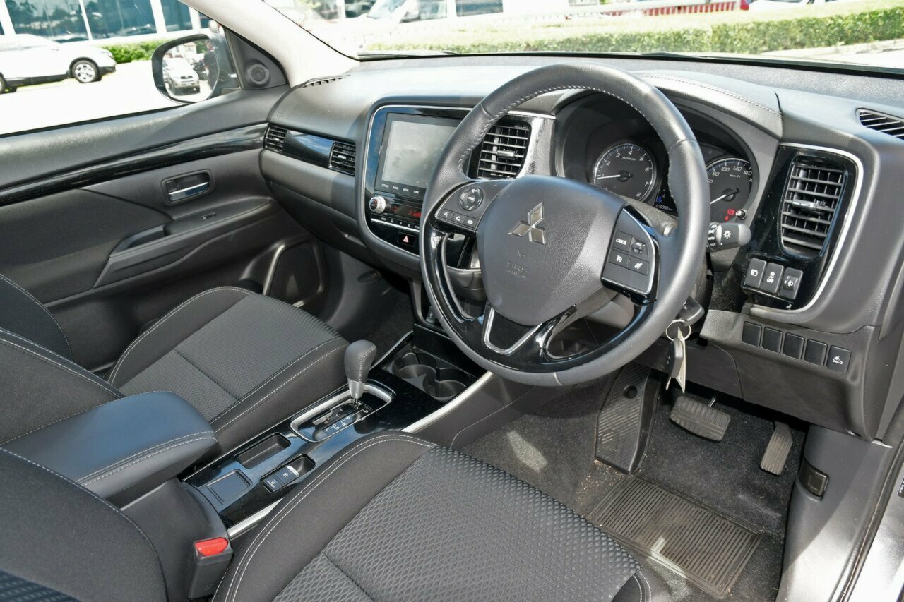2019 MY20 Mitsubishi Outlander ZL MY20 ES 2WD SUV Image 7