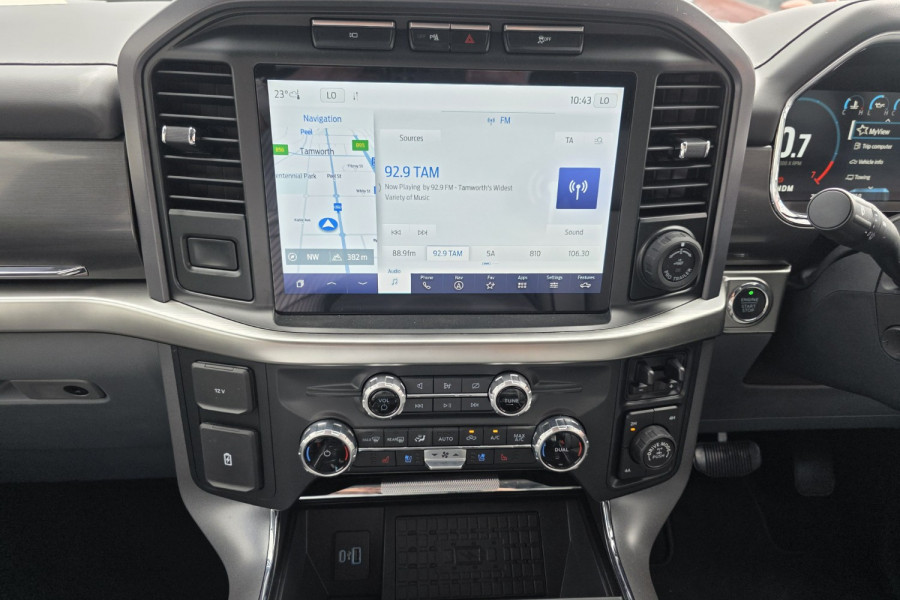2023 Ford F-150 No Series Lariat Dual Cab Image 17