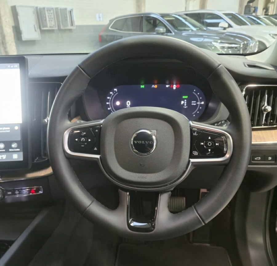 2025 MY26 Volvo XC60 UZ Plus T8 Plug-in Hybrid Dark SUV Image 10