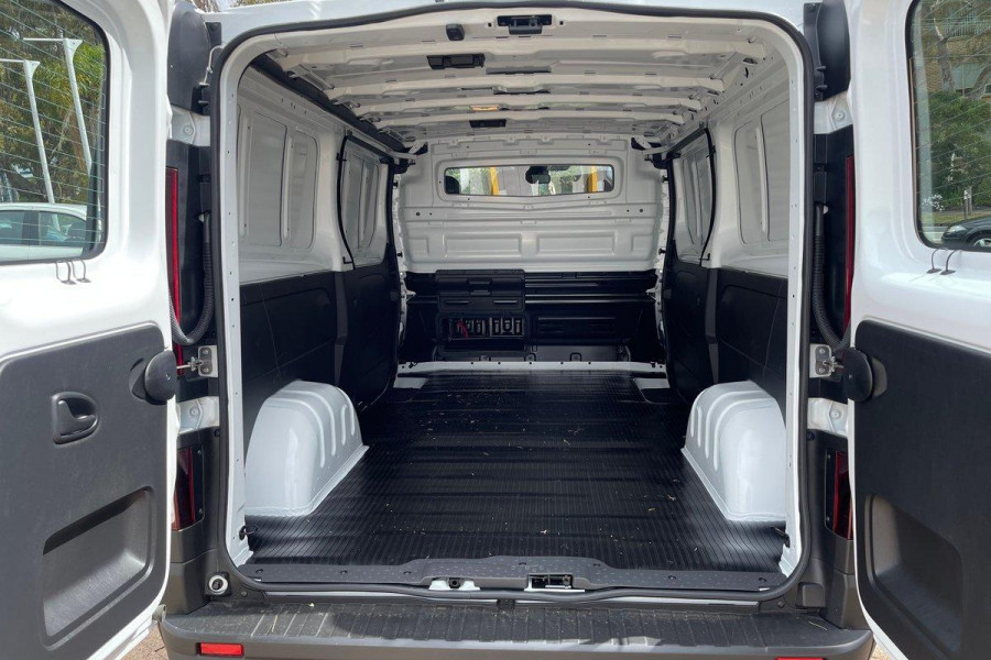 2024 Renault Trafic X82 Premium Van Image 17