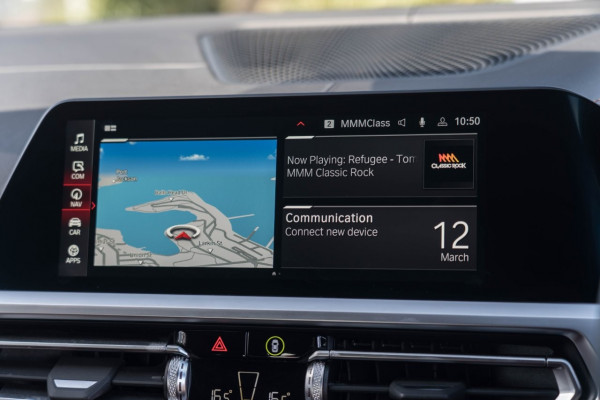 2022 BMW M4 Competition Convertible Image 11