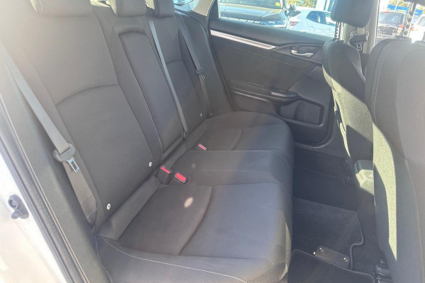 2016 Honda Civic 10th Gen VTi-L Sedan Image 14