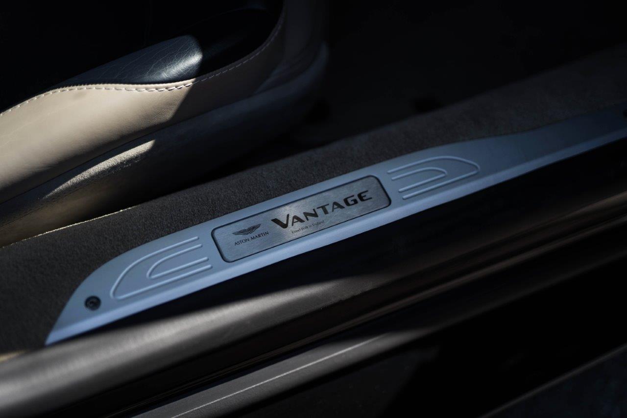 2018 Aston Martin Vantage Coupe Image 9
