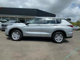 2024 Mitsubishi Outlander ZM ES SUV image 4