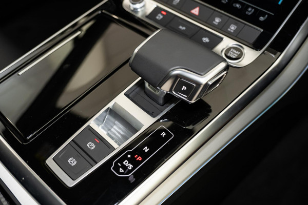 2025 Audi Q7 4M 50 TDI S line SUV image 14