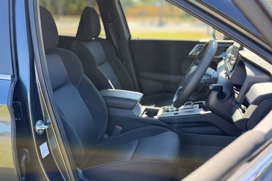 2024 Mitsubishi Outlander ZM LS SUV Image 11