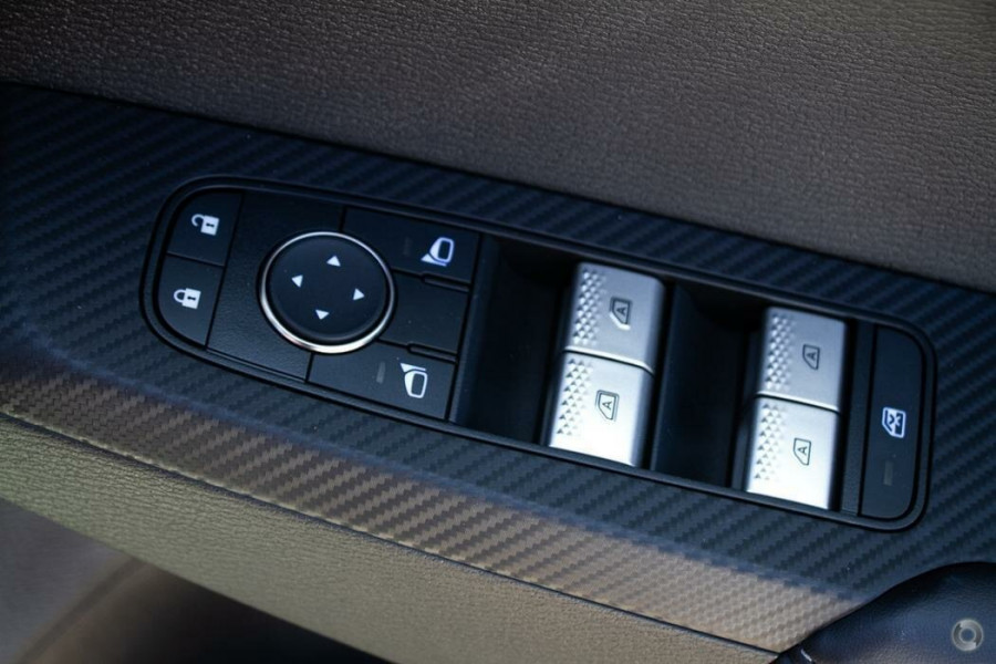2024 Mitsubishi Outlander ZM ES SUV Image 14