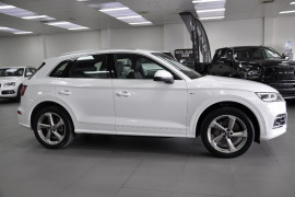 Audi Q5 TFSI - sport FY  TFSI