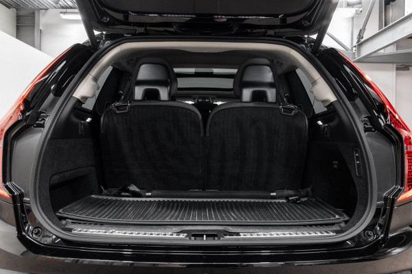 2025 Volvo XC90 L Series Ultra T8 Plug-In Hybrid SUV Image 8
