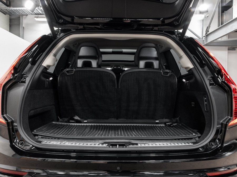 2025 Volvo XC90 L Series Ultra T8 Plug-In Hybrid SUV Image 8