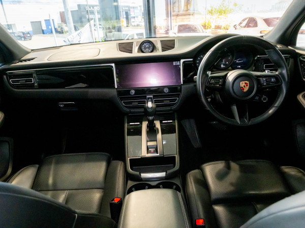 2023 Porsche Macan 95B T SUV image 19