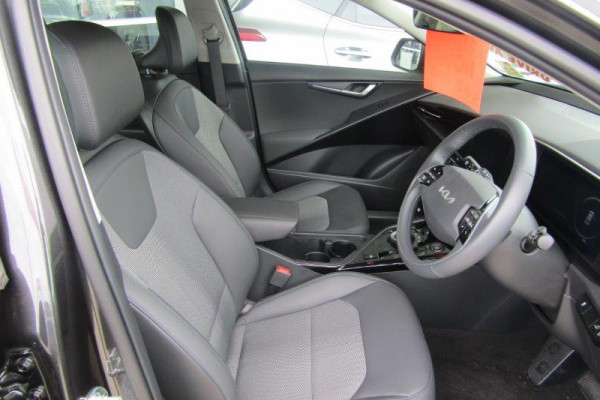 2023 Kia Niro SG2 EV S SUV Image 5