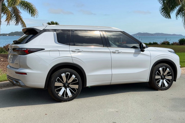 2025 Mitsubishi Outlander ZM Exceed SUV Image 7