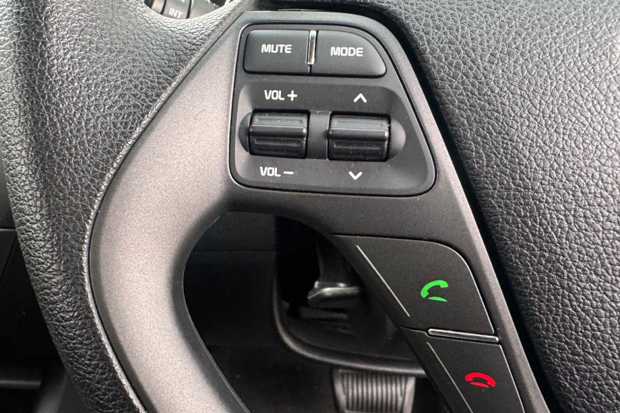 2016 Kia Cerato YD S Hatch Image 16