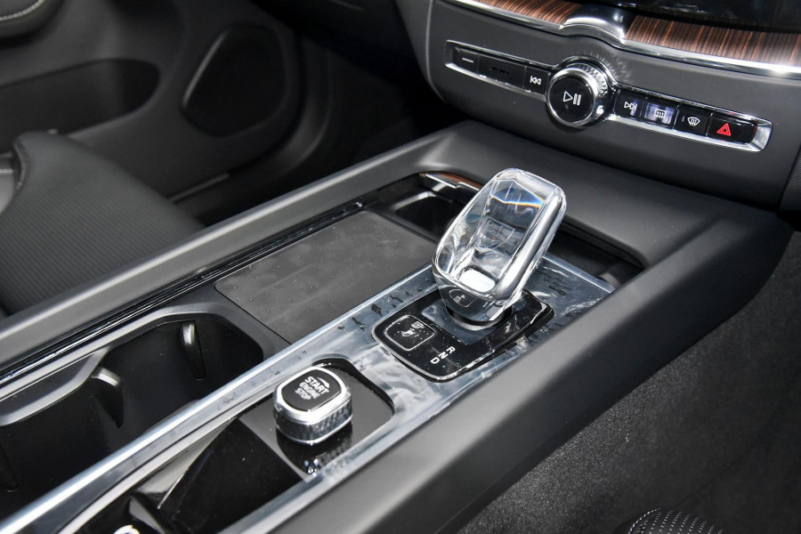 2023 Volvo XC60  Ultimate B6 Dark SUV Image 19