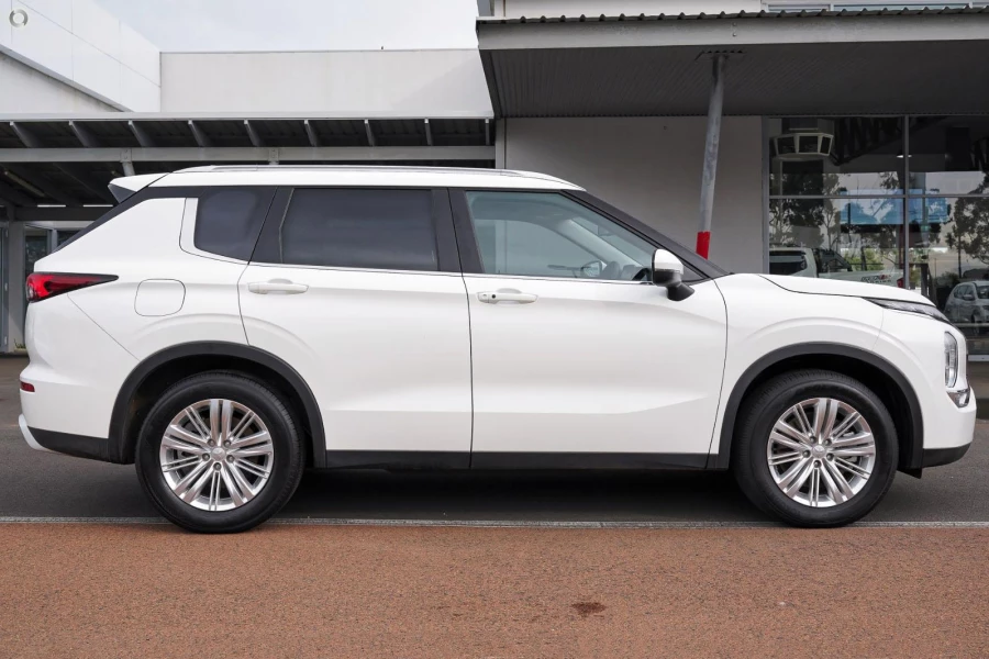 2025 MY24 Mitsubishi Outlander ZM LS SUV Image 5