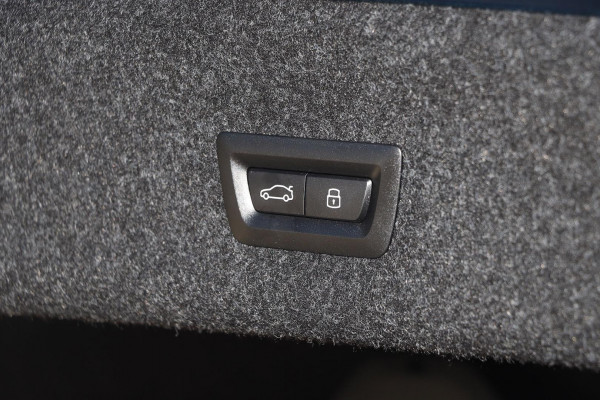 2025 BMW 3 Series G20 LCI II 330i M Sport Sedan image 10