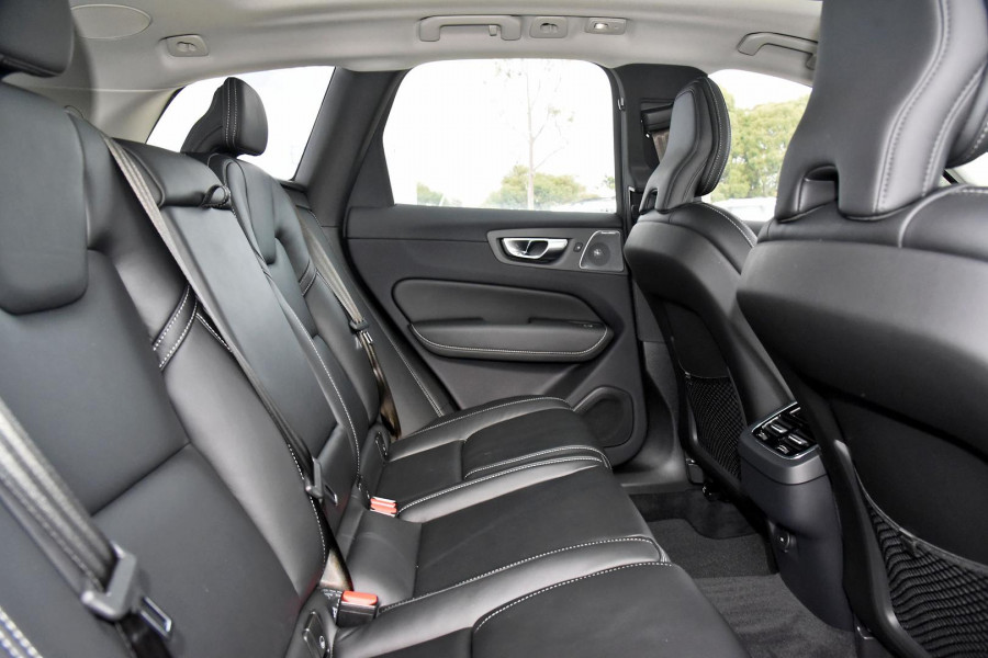 2023 Volvo XC60  Ultimate B6 Dark SUV Image 8