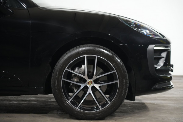 2024 Porsche Macan T SUV Image 5