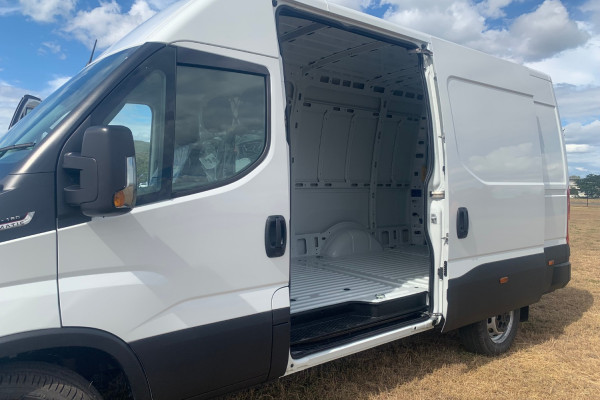 2025 Iveco Daily Van Van Image 11