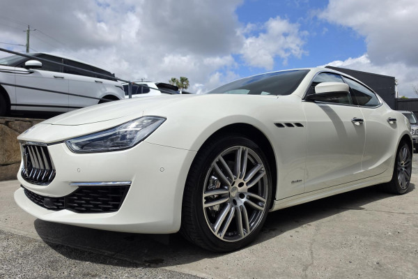 2020 Maserati Ghibli M157 GranLusso Sedan Image 3