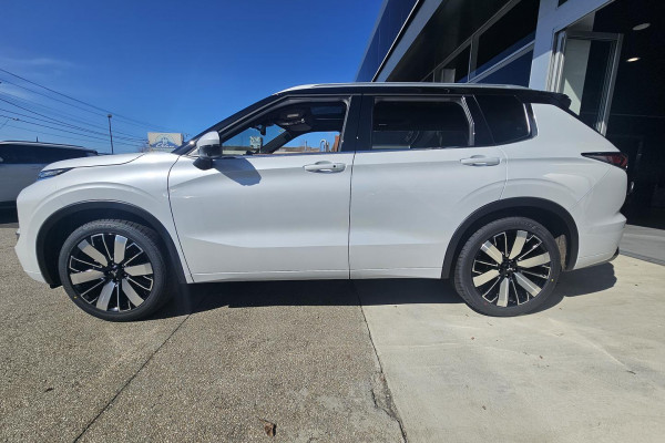 2025 Mitsubishi Outlander ZM Exceed Tourer SUV Image 3