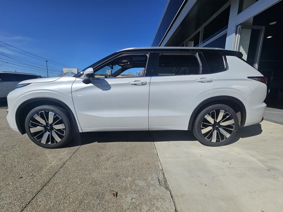 2025 Mitsubishi Outlander ZM Exceed Tourer SUV Image 3