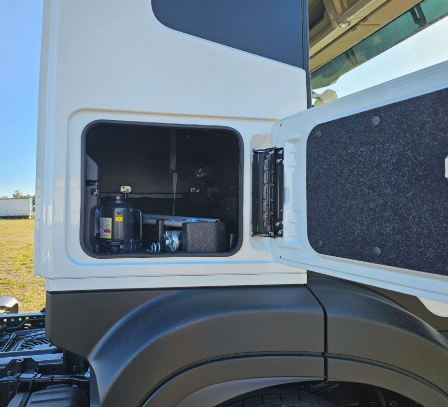 2025 Iveco S-way AXLE RIGIDS Cab Chassis Image 23