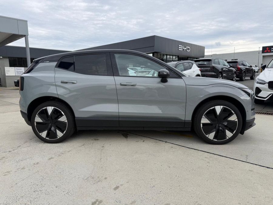 2024 Volvo EX30  Twin Motor Performance Ultra SUV Image 2