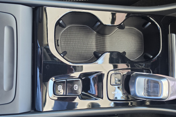 2023 Volvo XC40 XZ Ultimate B5 Dark SUV Image 17