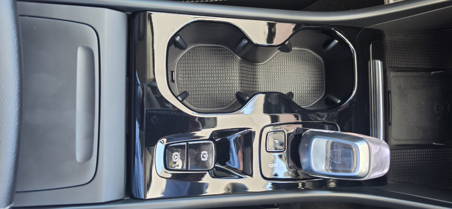 2023 Volvo XC40 XZ Ultimate B5 Dark SUV Image 17