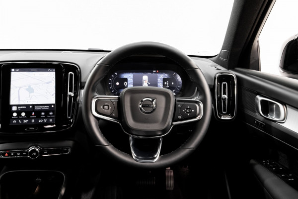 2025 Volvo XC40 XZ Ultra B4 Dark SUV Image 18